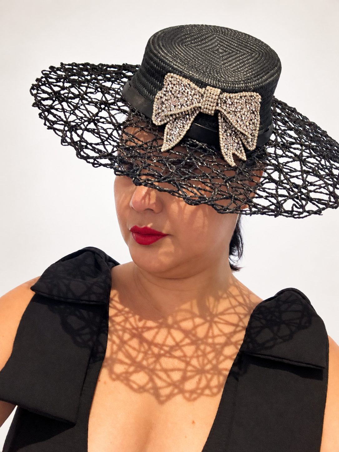 Noeud de Minuit black crystal-bow hat by Rachel Sañado, view 2