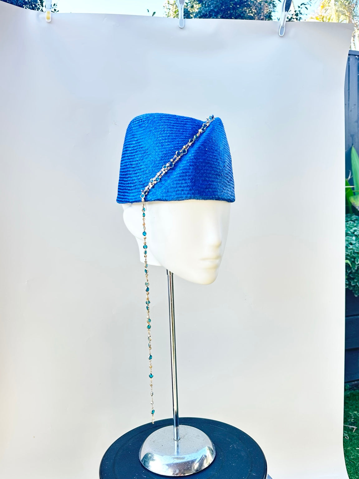 Cobalto Ionico cobalt-blue beaded pillbox hat