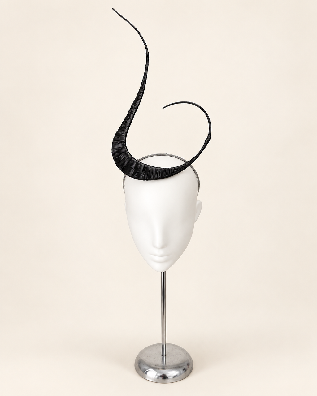 Polaris sculptural mast headpiece in black, front view