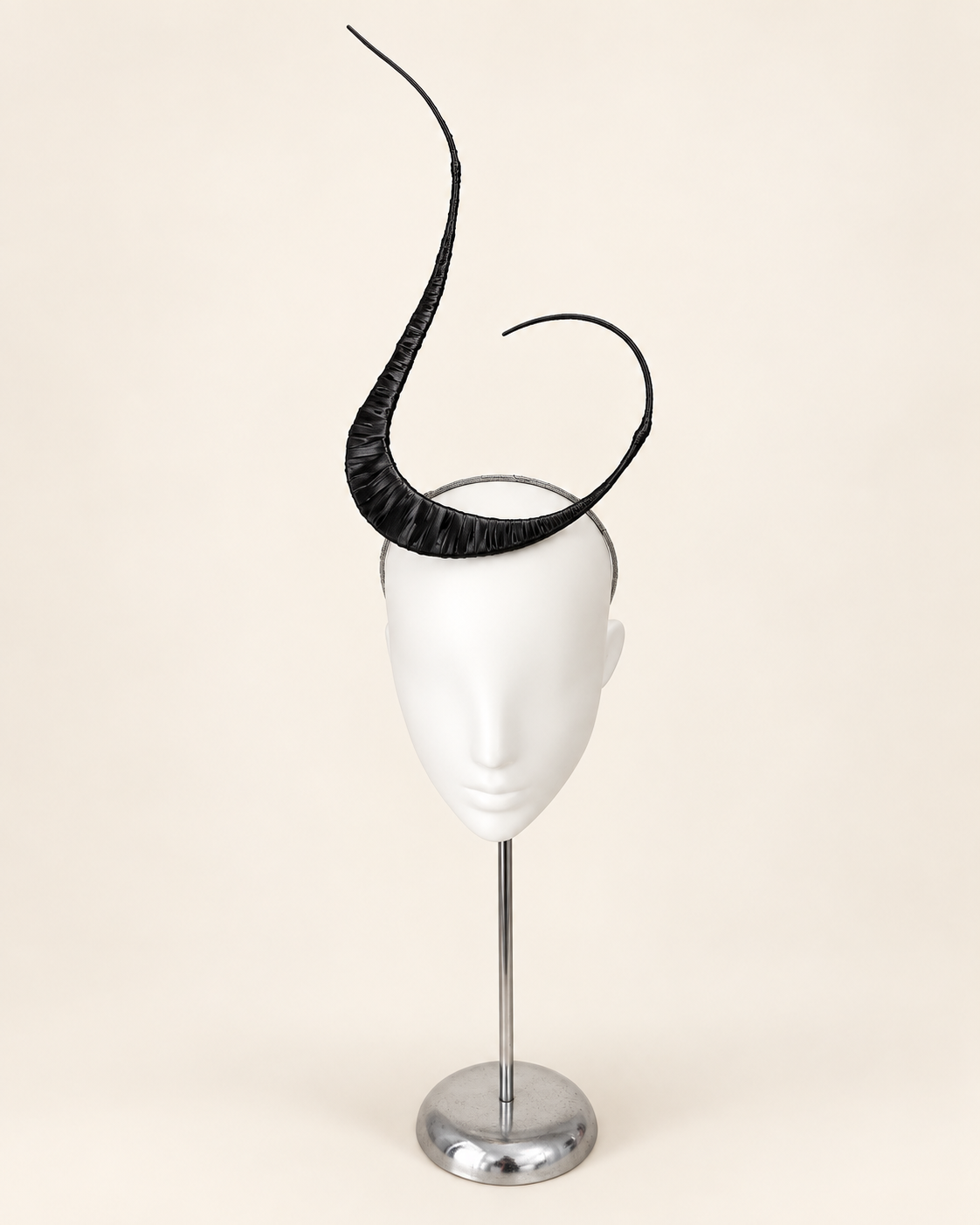 Polaris sculptural mast headpiece in black, front view