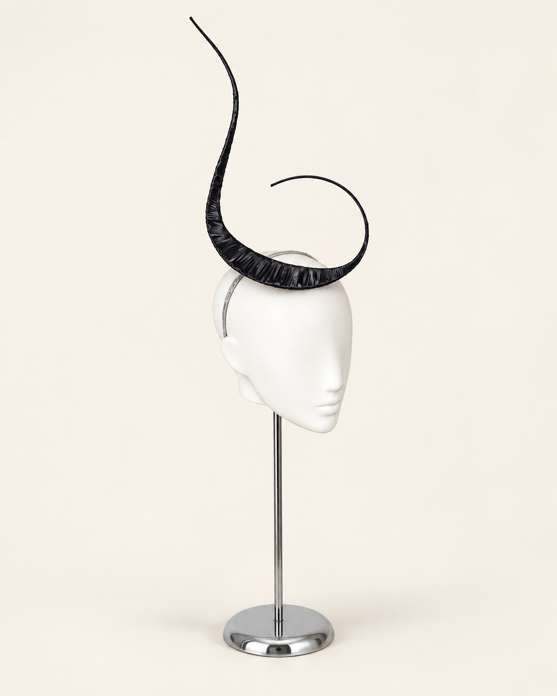 Polaris sculptural mast headpiece in black, three-quarter view