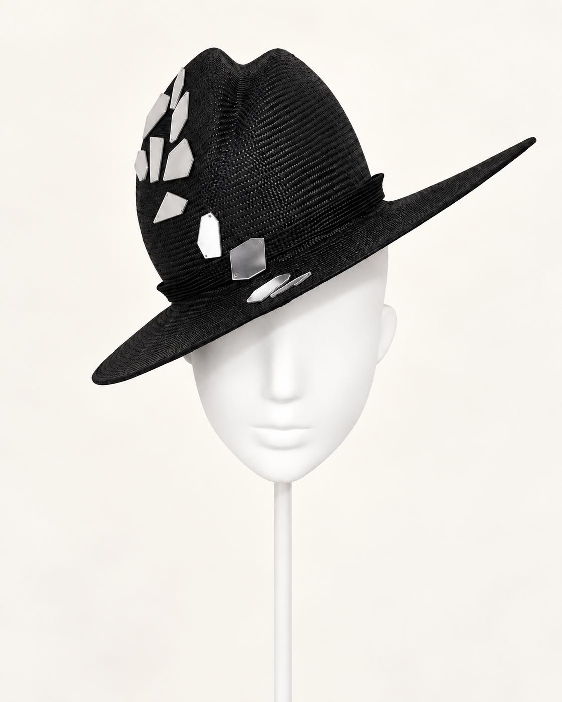 riflessi nero front — white mannequin studio photograph